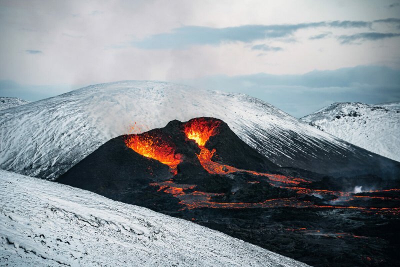 Вулкан в Исландии Эйяфьятлайокудль последнее извержение 2010
