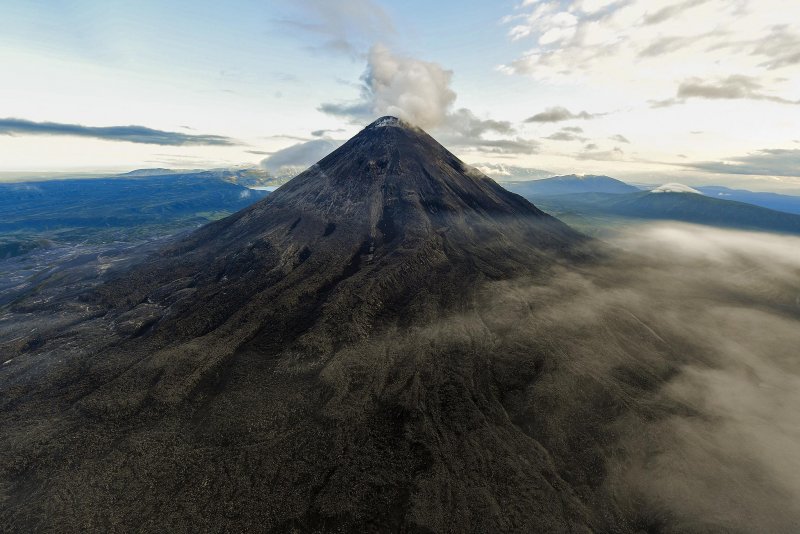 Вулкан Карымский извержение