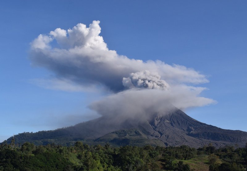 Извержение вулкана Охос-дель-Саладо