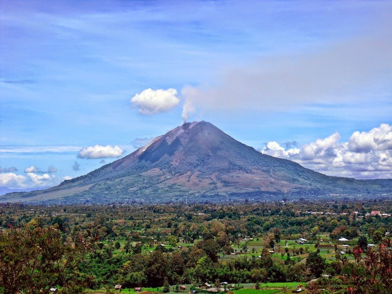 Вулкан Тоба в Индонезии