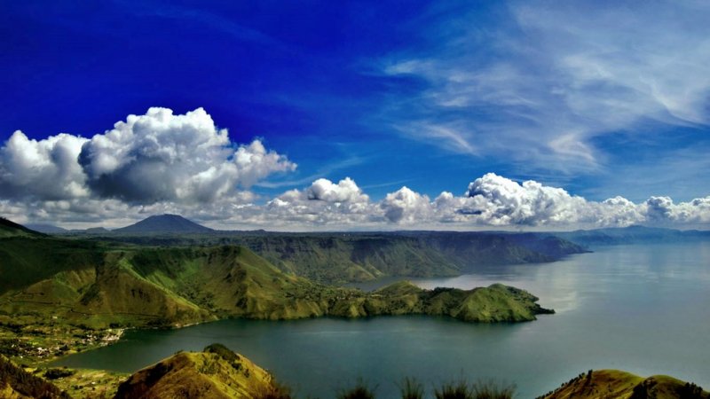 Озеро Тоба на острове Суматра