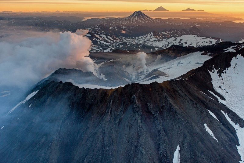 Вулкан безымянный на Камчатке