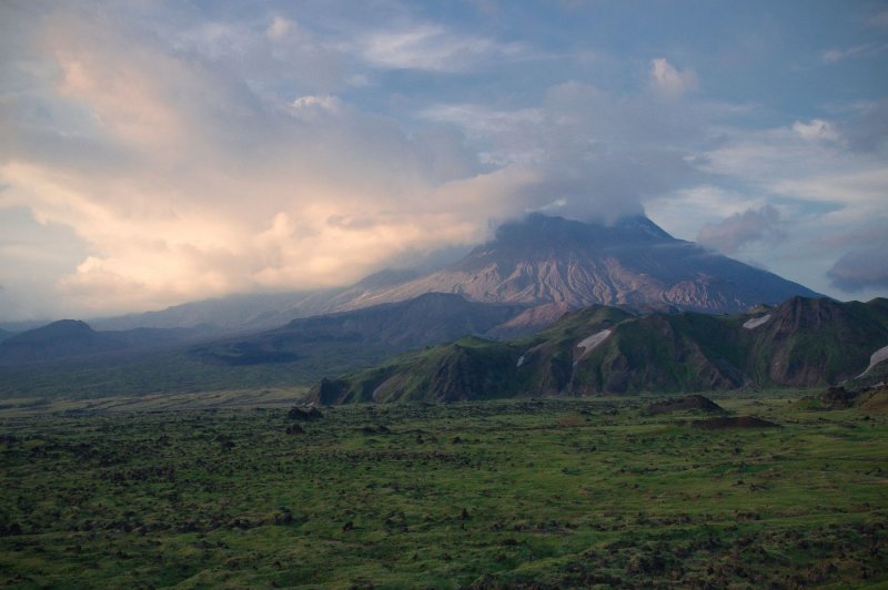 Вулкан безымянный на Камчатке