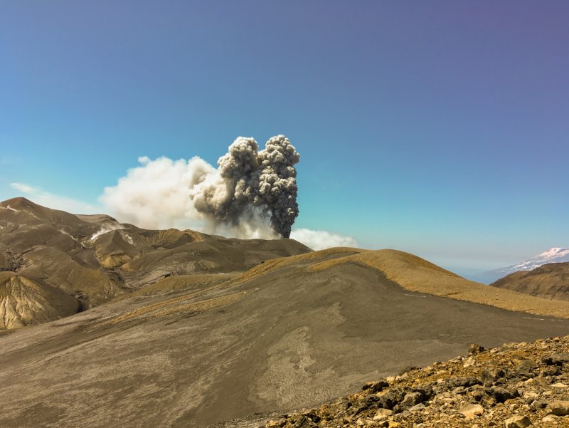 Северо Курильский вулкан Эбеко