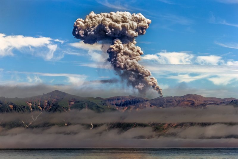 Северо Курильский вулкан Эбеко