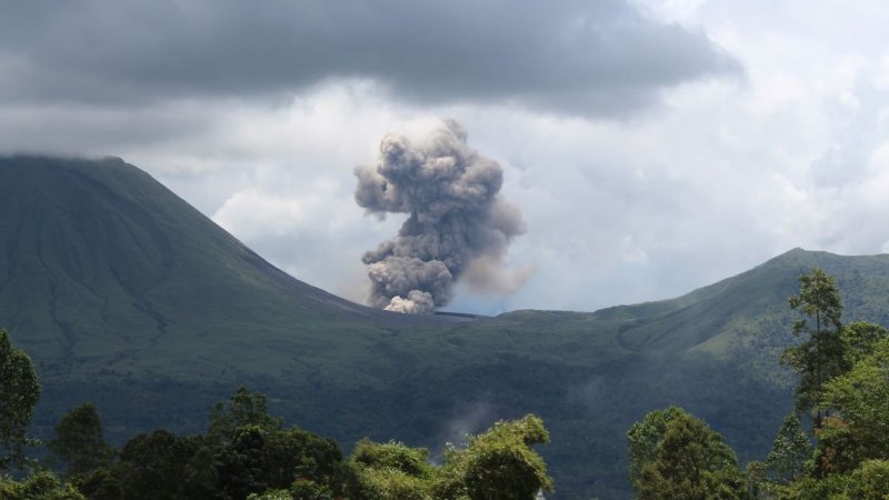 Индонезия вулкан табора