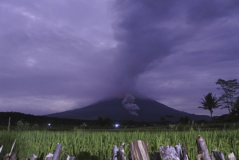 Стоящая гора — вулкан