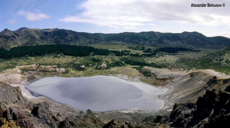 Озеро кипящее Кунашир