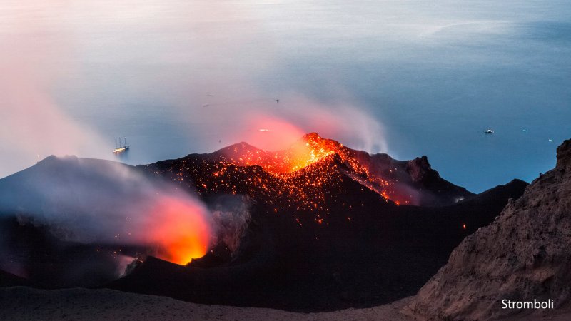 Вулкан Стромболи извержение