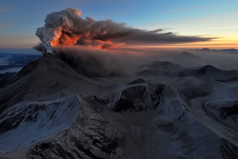 Извержение вулкана Шивелуч на Камчатке