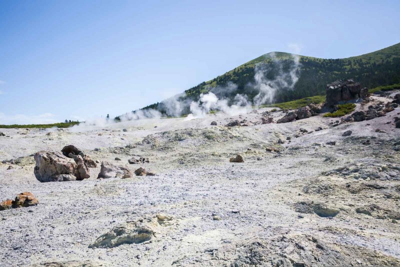 Фумарольные поля вулкана Менделеева Кунашир