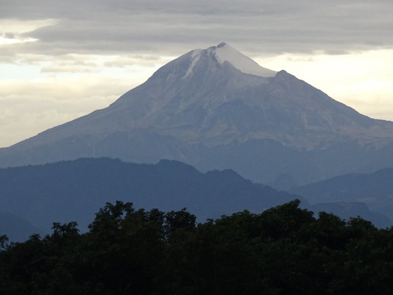 Вулкан Истаксиуатль (белая женщина).