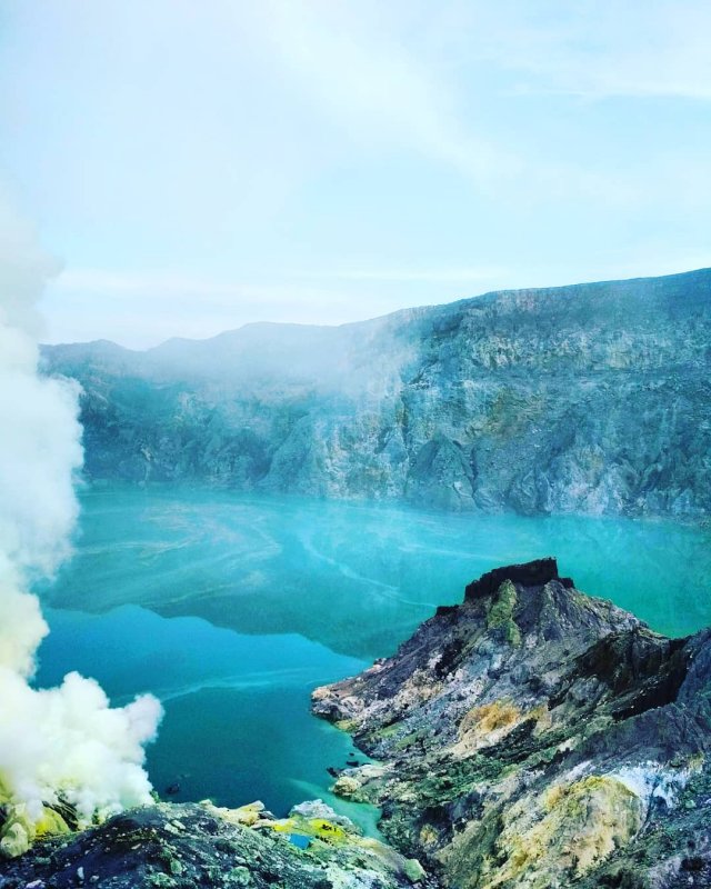Серный вулкан в Индонезии