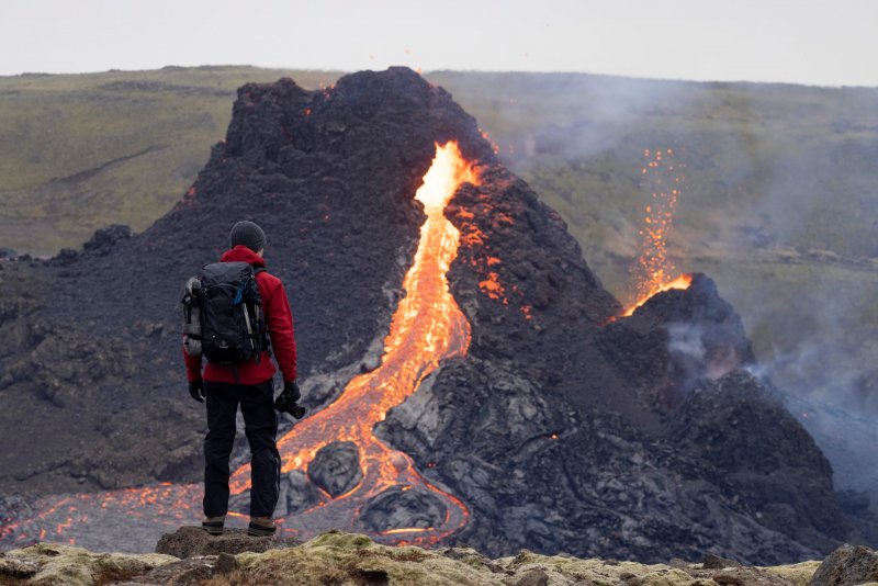 Вулкан в Исландии фаградальсфьядль