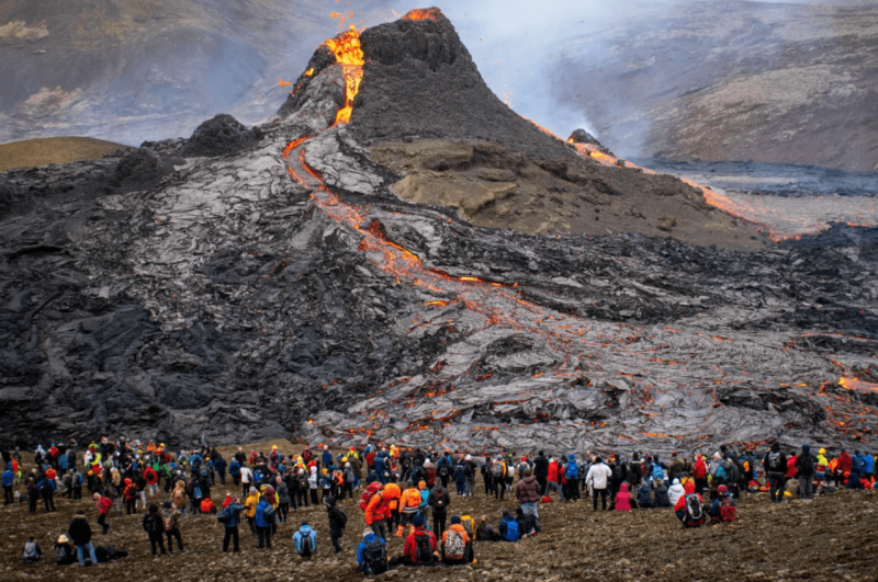 Вулкан Исландии Эйяфьятлайокудль диктор
