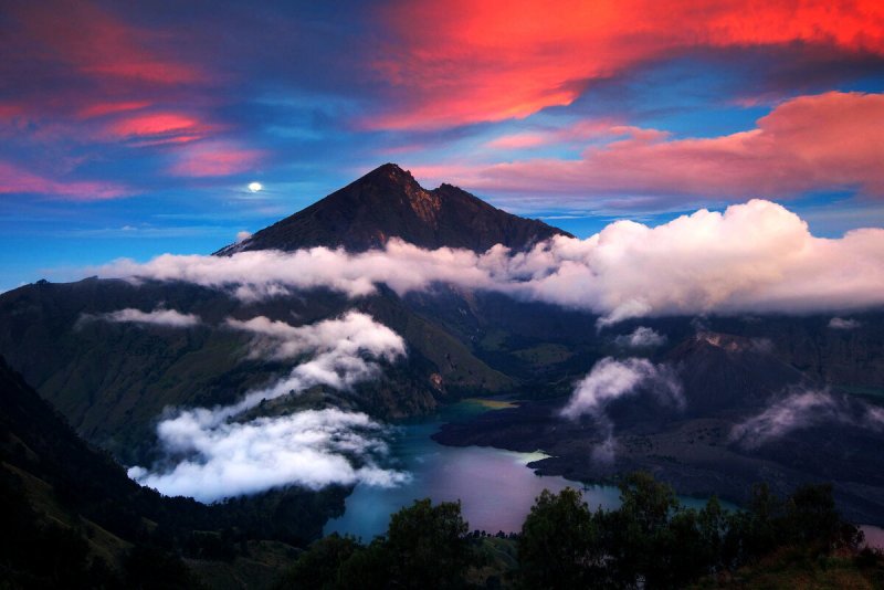 Гора Ринджани Индонезия