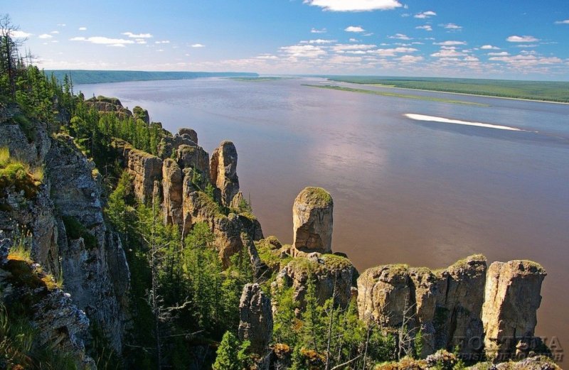 Ленские столбы на берегу реки Лены в Якутии