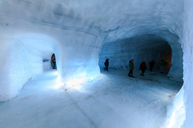 Исландия ледяной тоннель