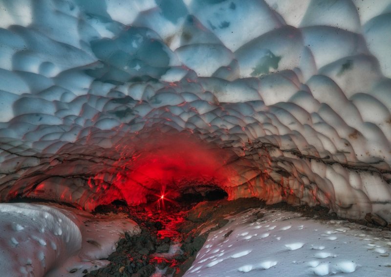 Лавовые пещеры вулкана Горелый Камчатка