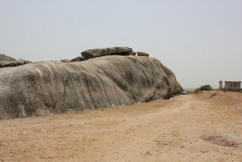 Рукотворная система пещер Барабар в Индии