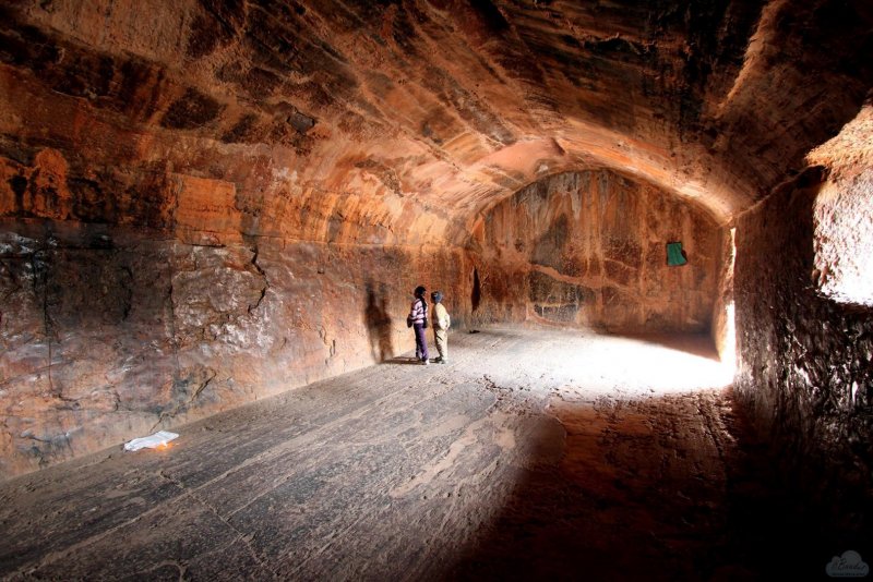 Барабарские пещеры в Индии
