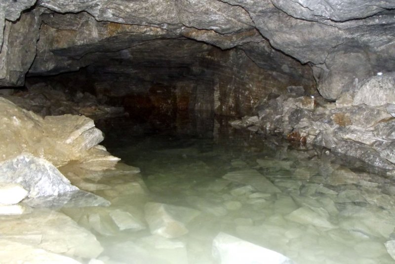 Пещеры Сьяны озеро