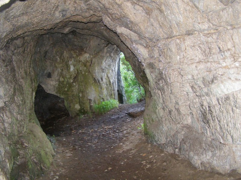 Подземный Ручеек в пещерах