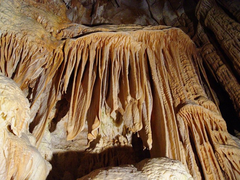 Пещеры сталактиты и сталагмиты