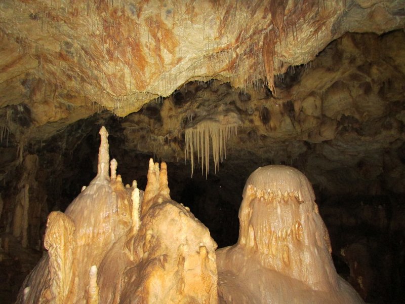 Капова пещера сталагмиты