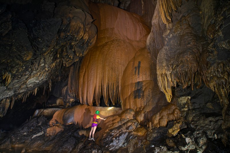 Плот в пещере
