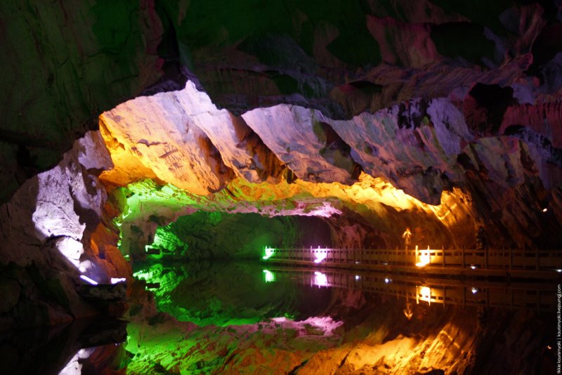 Карстовые пещеры Голубицкая