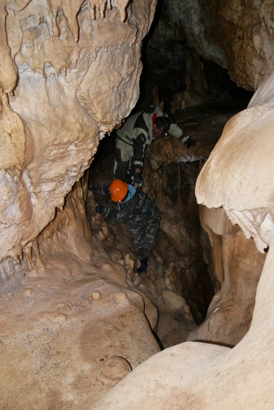 Вход в пещеру в Африке