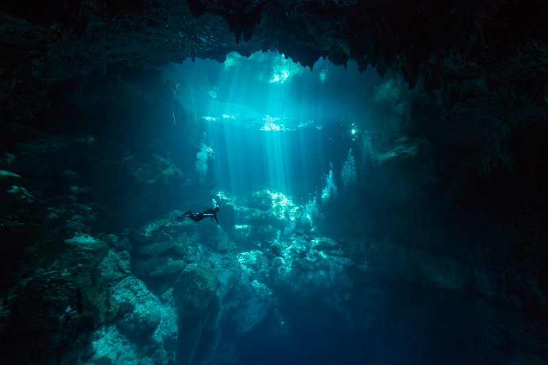 Морские подводные пещеры