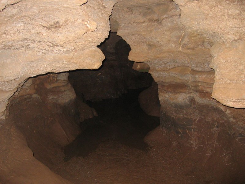 Пещера охотничья на Байкале