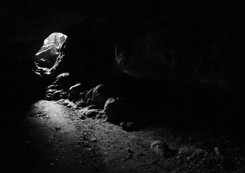Мрачная пещера