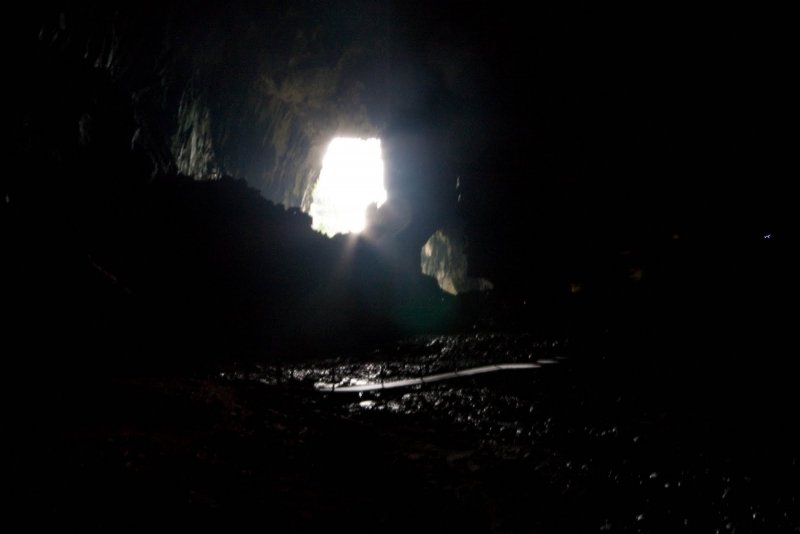 Пещера в темноте