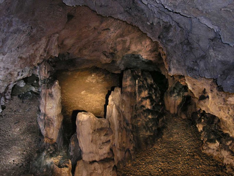 Долина Еннома пещера