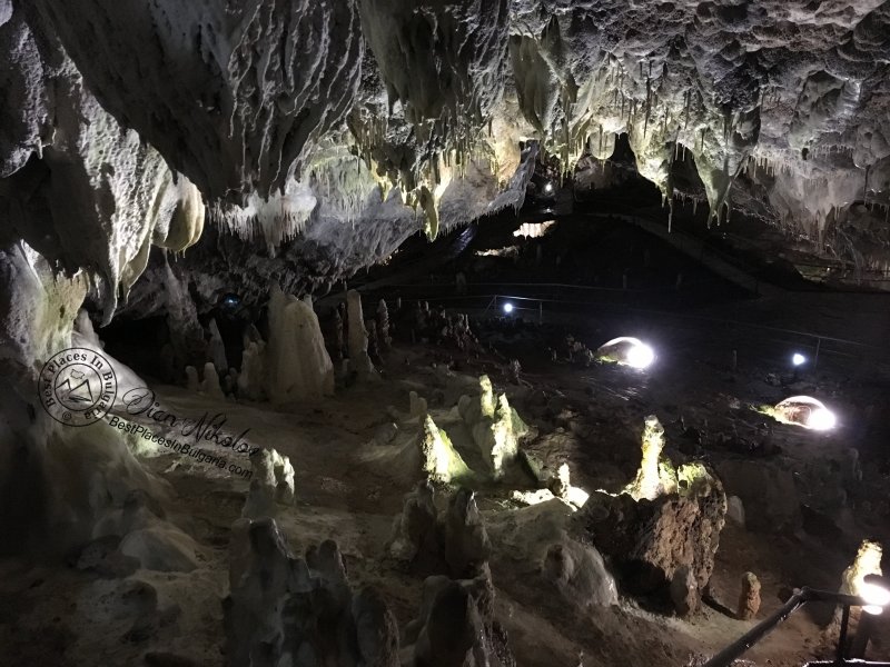 Карстовая пещера во Франции
