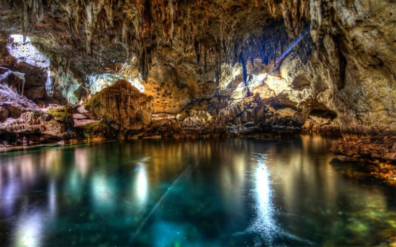 Пещера голубое озеро Кампу-Гранди