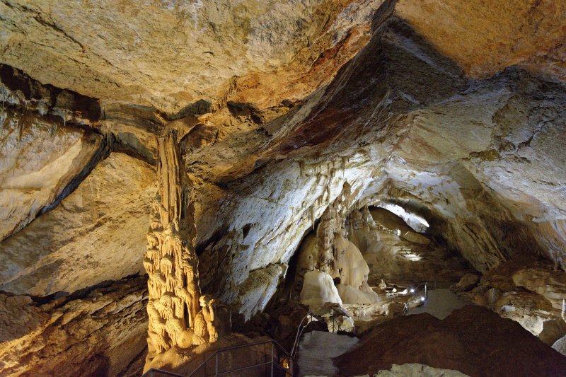 Мраморная пещера (Крым, массив Чатыр-Даг)