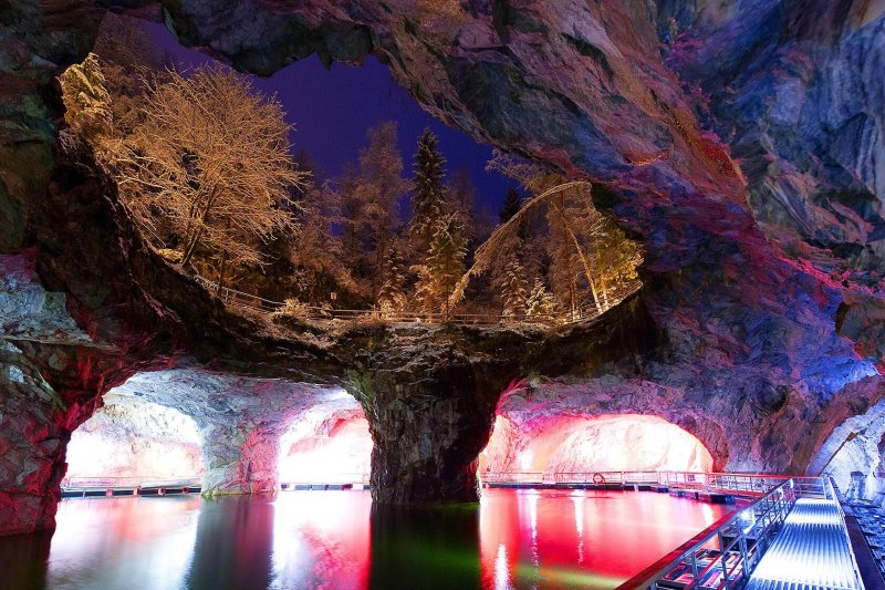 Горный парк Рускеала пещеры