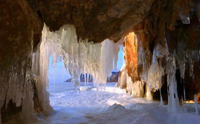 Пещера зимой