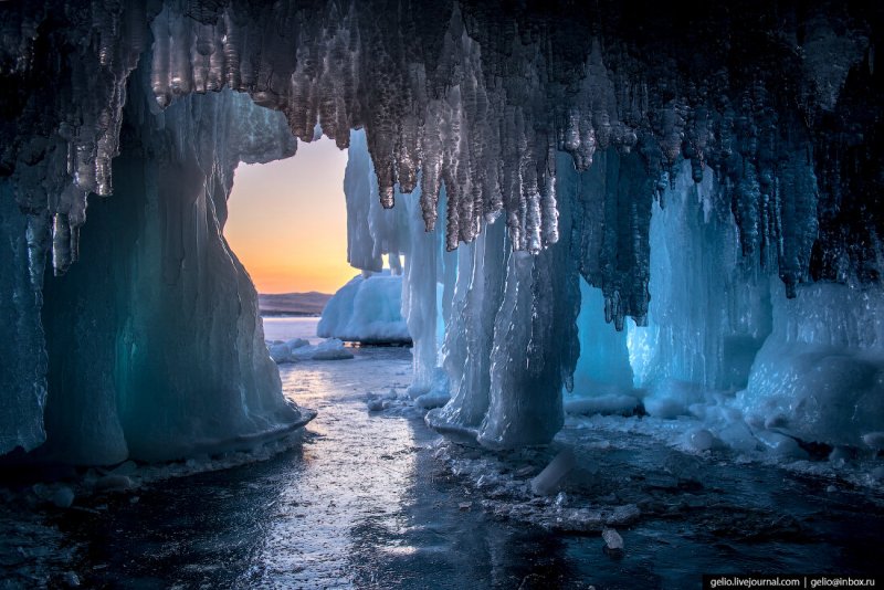 Ледяные гроты Байкала