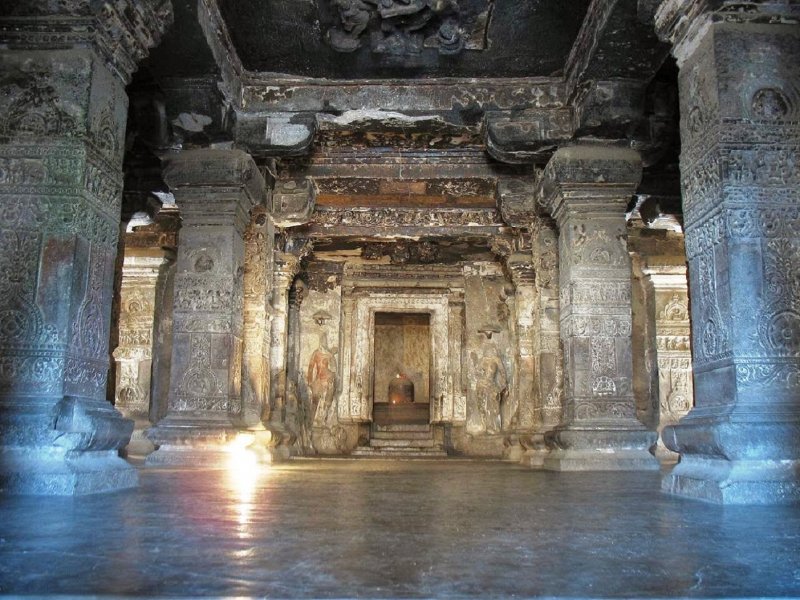 Храм Кайласанатха внутри