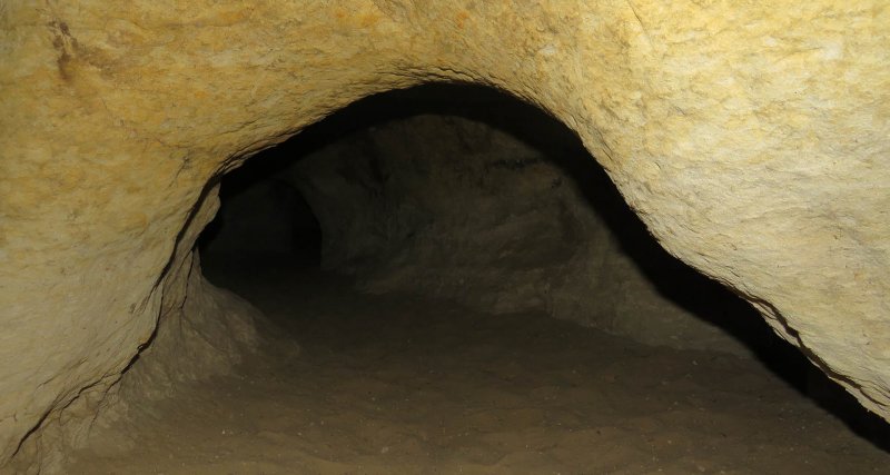 004kd грот скала с пещерой