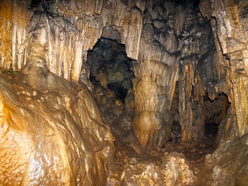 Большая азиатская пещера