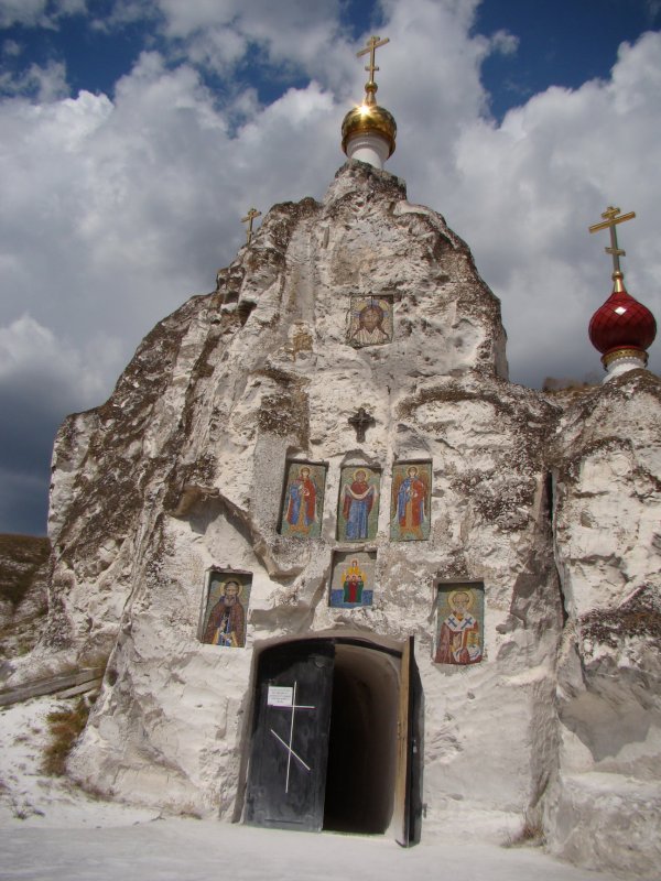Холковский монастырь надвратный храм
