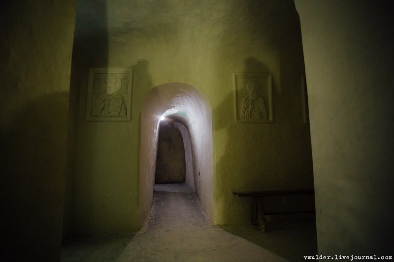Холковский подземный монастырь келья