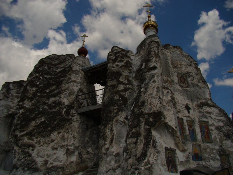 Подземный монастырь в Белгородской области холки