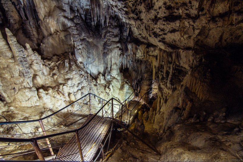Лаго Наки пещеры